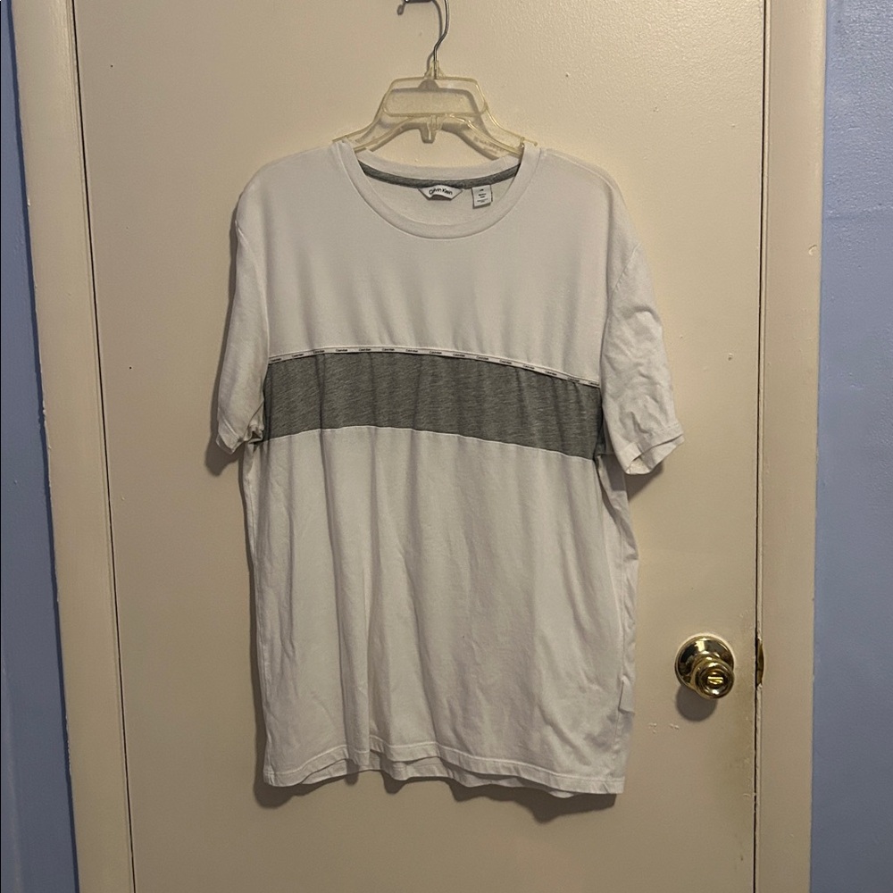Calvin Klien White and Gray L Short Sleeve Shirt